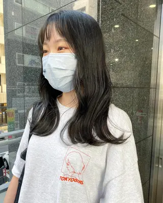 ロング カラー オリーブ/アッシュ やわらか透明感カラーのヘアスタイル