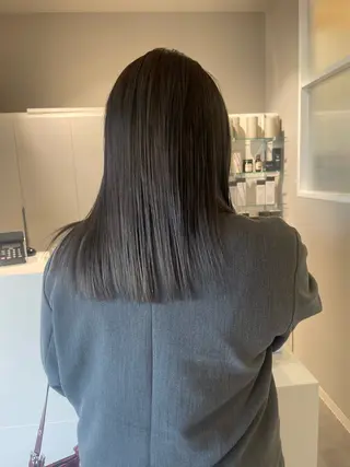 ミディアム 吉本 彩夏のヘアスタイル