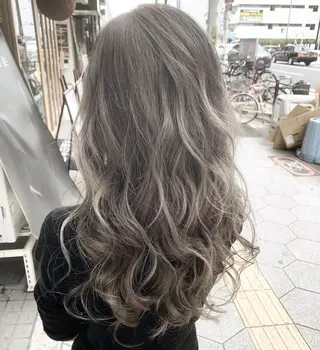 セミロング カラー にしき さんのヘアスタイル