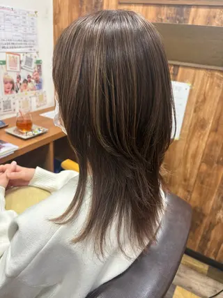 セミロング カラー 佐藤 葵のヘアスタイル