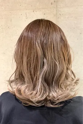 ミディアム カラー ハイライトが 得意なニキです😊のヘアスタイル