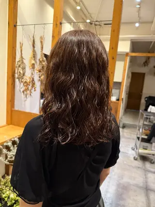 ミディアム カラー パーマ 🤍江坂 ハヤシアヤナ🤍のヘアスタイル