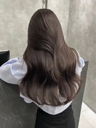 ロング カラー 塩入ひろの、韓国ヘア 梅田/束感まつ毛のヘアスタイル