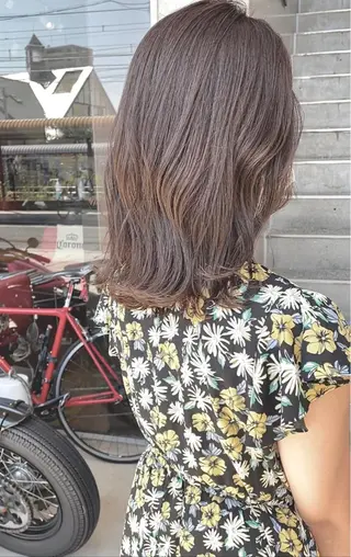 ミディアム カラー 日高 香織のヘアスタイル