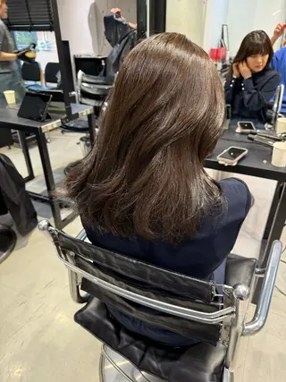 セミロング カラー 【銀座】艶髪/上品な カラー特化/涼/駅近のヘアスタイル