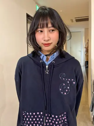 ミディアム カラー mizuki/ピンク ベージュ.レイヤーのヘアスタイル