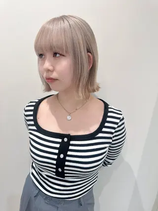 ショート カラー 小顔レイヤー/ ベージュ🤍Rieのヘアスタイル