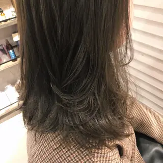 ミディアム カラー 吉川 愛美李のヘアスタイル