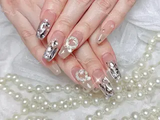 ネイル 🦋 Queenieのネイルデザイン