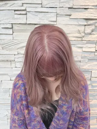 セミロング あらいしほ /ダブルカラーのヘアスタイル