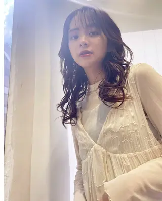 ミディアム カラー 360°キレイな ショートカットのヘアスタイル