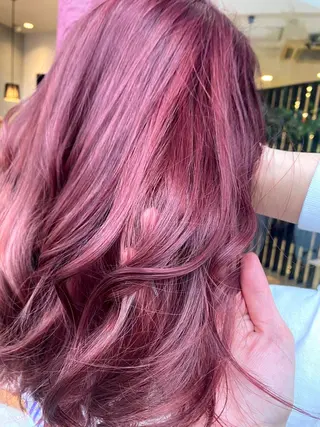 セミロング カラー デザインカラー✨新倉 佑奈のヘアスタイル