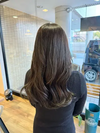 ロング カラー ツキダテ ユイのヘアスタイル