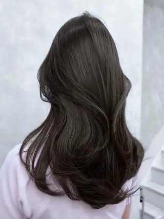 セミロング カラー eve🐰束間まつ毛 /透明感カラーのヘアスタイル