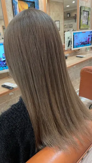 ロング カラー 松田 唯叶のヘアスタイル