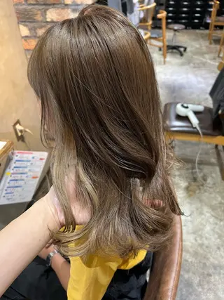 ミディアム カラー ツキノキ ミナのヘアスタイル