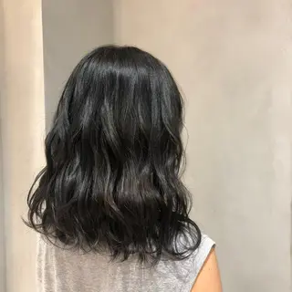 ミディアム カラー カジュアルを女っぽく 𝗮𝘆𝗮𝗰𝗼のヘアスタイル