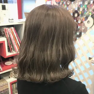 セミロング カラー 岩谷/ブリーチ 🪽透明感カラーのヘアスタイル