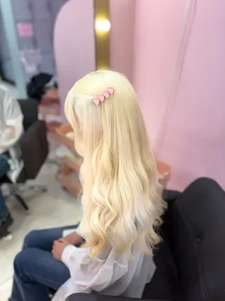 ロング カラー ヘアアレンジ 甘ふわgirly🎀 ハイトーン🤍Ramのヘアスタイル