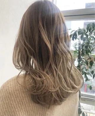 セミロング カラー nakahara madokaのヘアスタイル