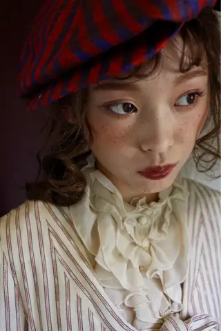 カラー 井上 歩美のヘアスタイル