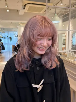 セミロング カラー ミルクティー× グレージュMOMOのヘアスタイル