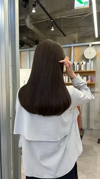 ミディアム ハタケナカ コトネのヘアスタイル