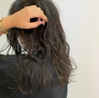 ロング 福山 晴香のヘアスタイル