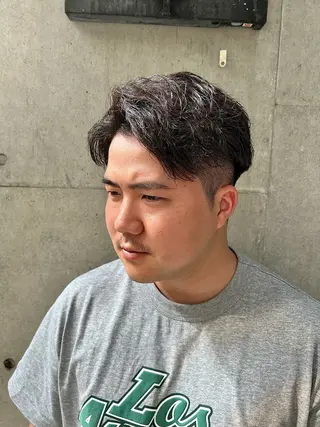ショート パーマ メンズ 豊崎 佑輔のヘアスタイル