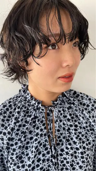 ショート パーマ 💓パーマ，💗 レイヤーカットのヘアスタイル