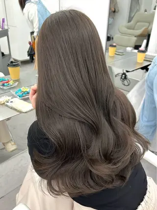 ロング 岡田 聖蘭のヘアスタイル