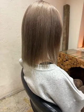 ミディアム カラー 須藤 優真 切りっぱなしボブのヘアスタイル