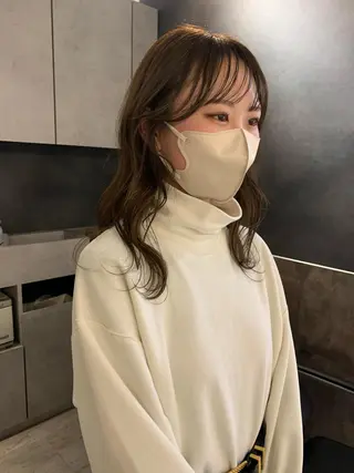 ロング カラー SAKINO． ベージュカラーのヘアスタイル