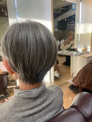ショート 伊藤 未奈のヘアスタイル