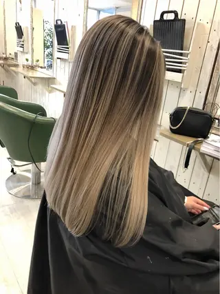 セミロング 韓国レイヤー外国人風 透明感カラー髪質改善のヘアスタイル