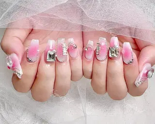 ネイル 🦋 Queenieのネイルデザイン