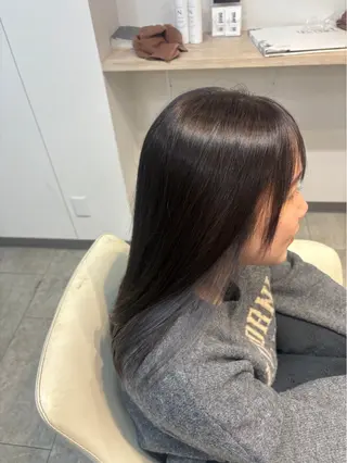 セミロング カラー 六本木🫧マツエク 望月彩音のヘアスタイル