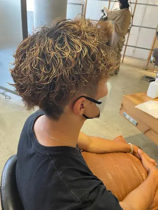 カラー パーマ ヘアアレンジ メンズ ハイトーンカラー🤍 山下 優華のヘアスタイル