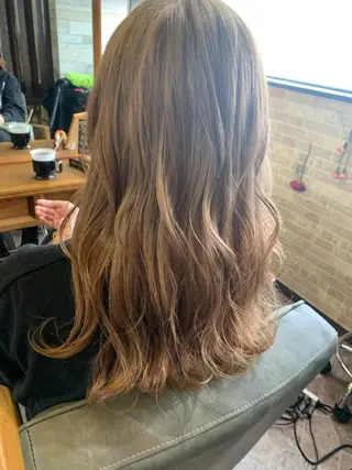 セミロング Lilly 中谷友里のヘアスタイル