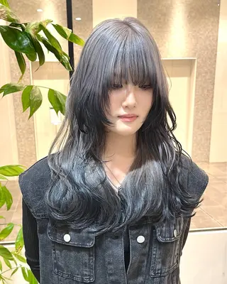 セミロング 大阪ウルフカット 🐺デザインカラーのヘアスタイル