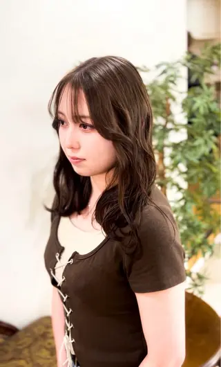 ミディアム 飯星慧斗 /ブリーチ、縮毛矯正のヘアスタイル