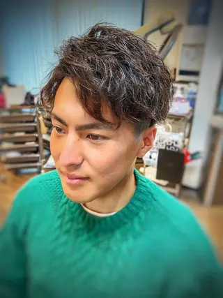 ショート パーマ メンズ 二本木 秀成のヘアスタイル