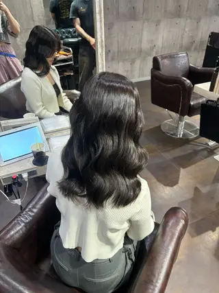 セミロング 透明感ハイトーン カラー🦋🌧希咲のヘアスタイル