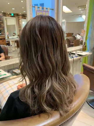 カラー 坂口 月陽のヘアスタイル