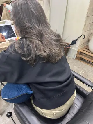ミディアム カラー 鷺谷 玲奈のヘアスタイル
