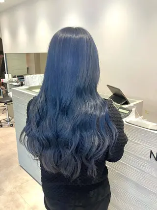 ロング カラー サキ🤍ハイトーン 🩰くびれ巻きヘアのヘアスタイル