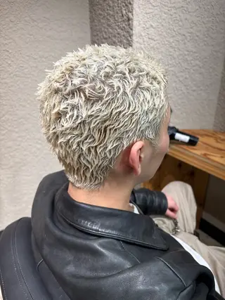 メンズ ☘️ハイトーン/ ベージュ/久保田 涼のヘアスタイル