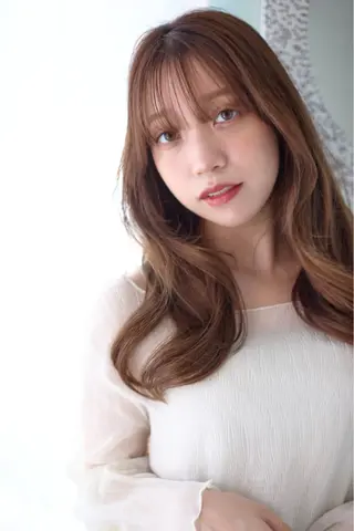 セミロング 縮毛矯正/髪質改善 継続する美髪のヘアスタイル