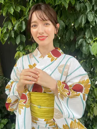 ミディアム 青沼夏未/オリーブ/ 寒色カラーのヘアスタイル