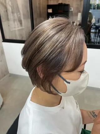 ショート カラー 坂田 優子のヘアスタイル